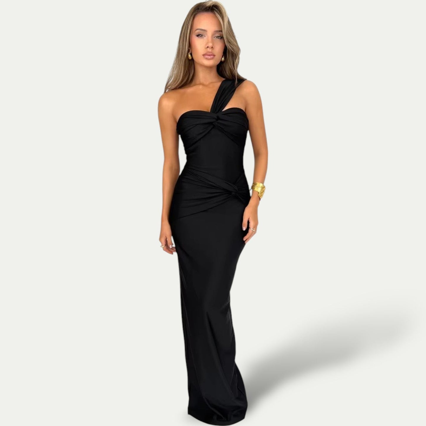 Carla | Elegant Figursydde Kjole – Maxi Lengde og Asymmetrisk Detalj