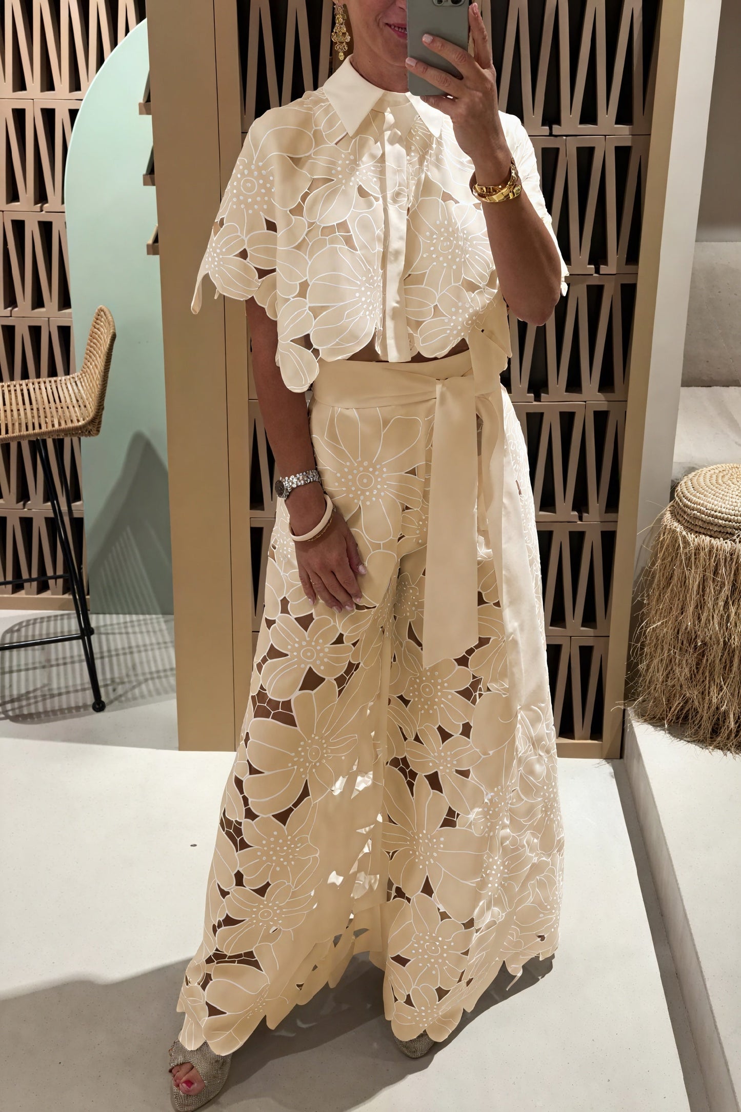 Tricia | Ensemble Brodée – Elegantná kvetinová a štruktúrovaná sukňa