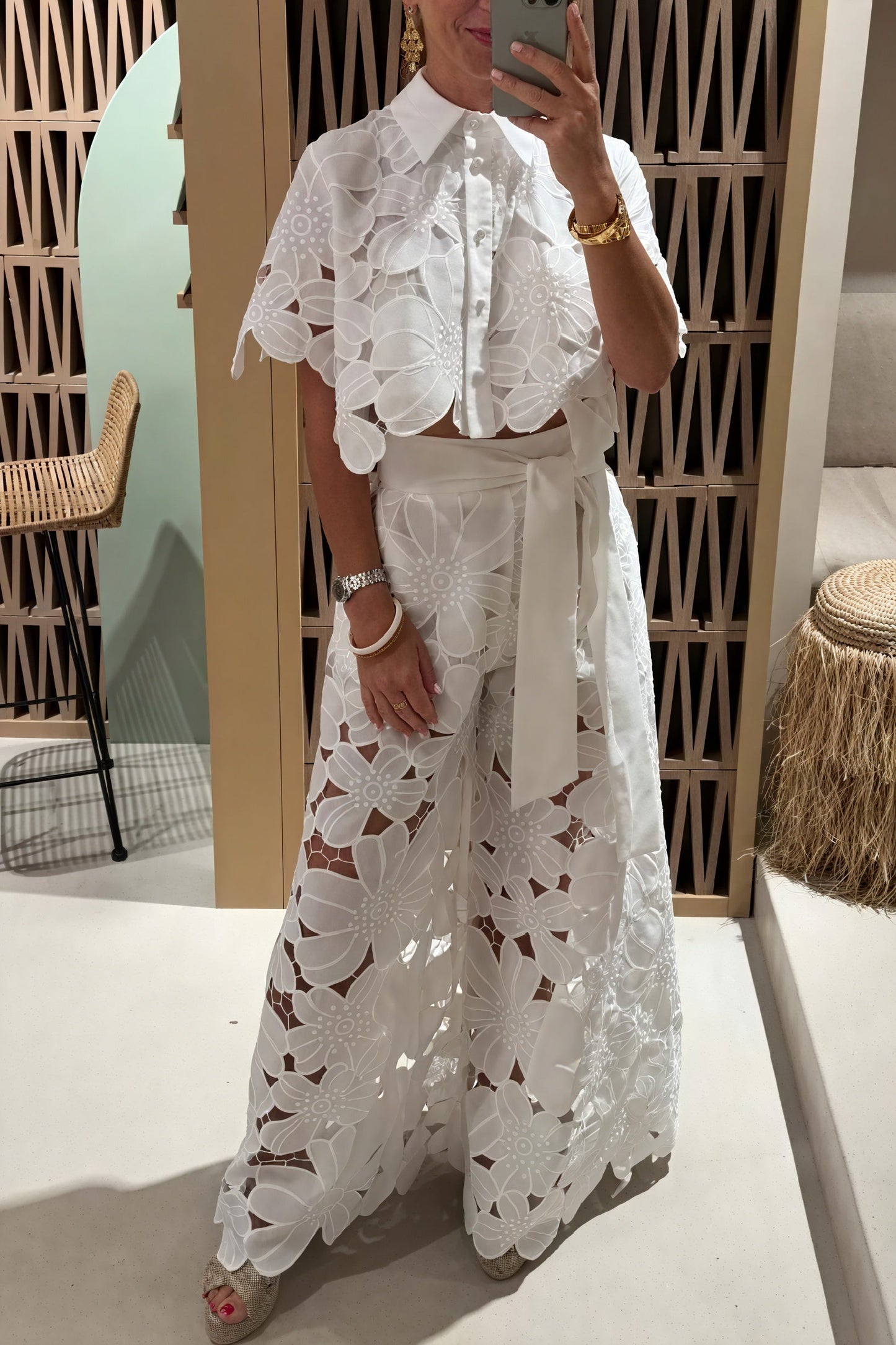 Tricia | Ensemble Brodée – Elegantná kvetinová a štruktúrovaná sukňa