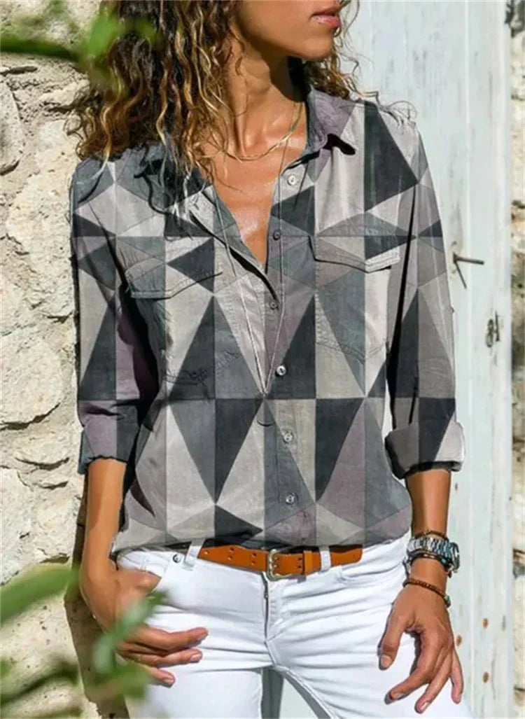 Claire | Bluză Chic – Imprimare Albastră și Siluetă Aeriană