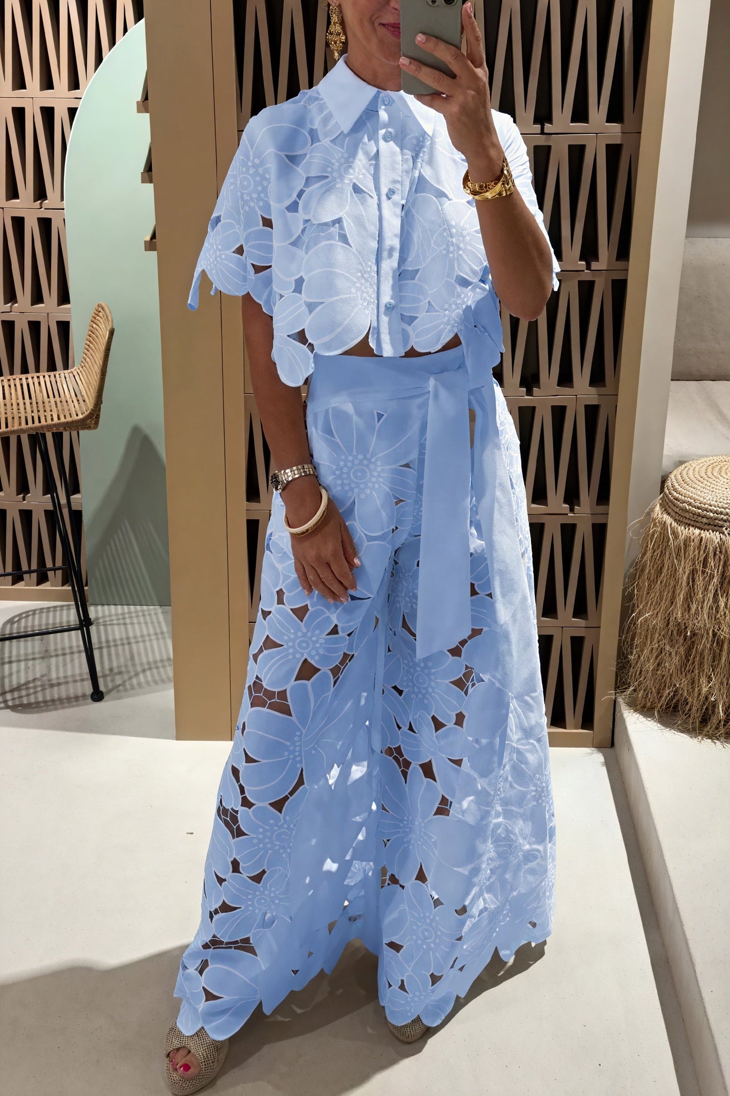 Tricia | Ensemble Brodée – Elegantná kvetinová a štruktúrovaná sukňa
