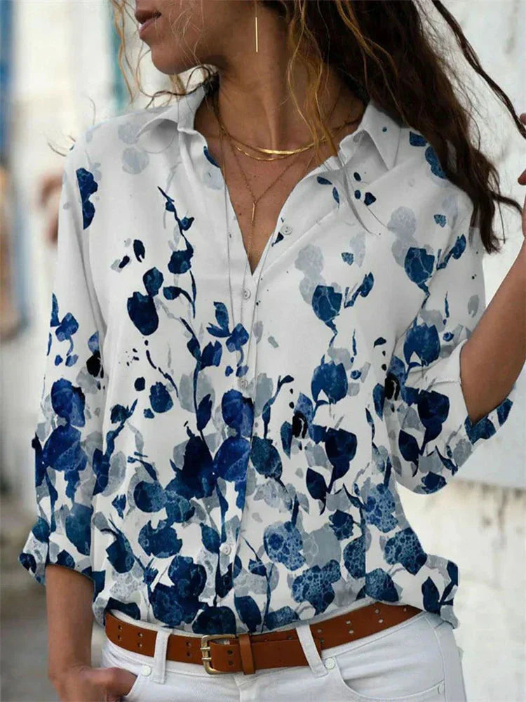 Claire | Bluză Chic – Imprimare Albastră și Siluetă Aeriană