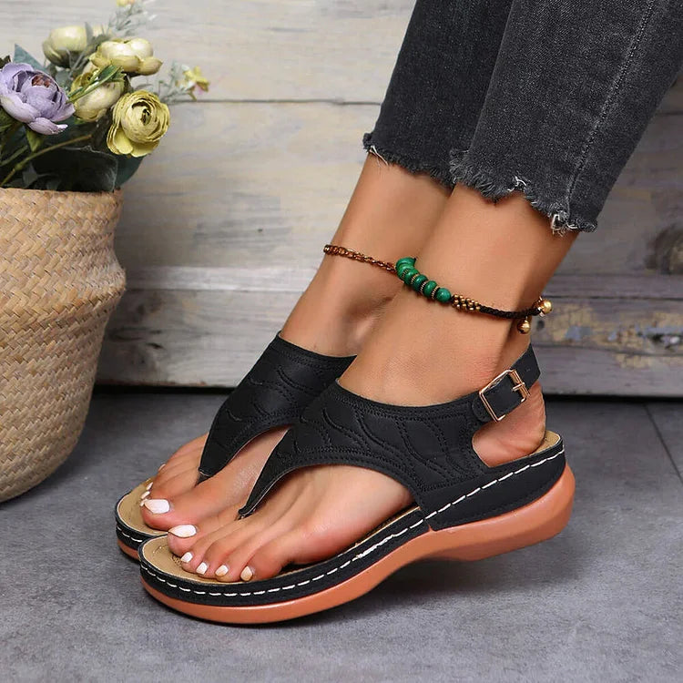 White | Sandals with Adjustable Strap – Simplicity and Everyday Style 