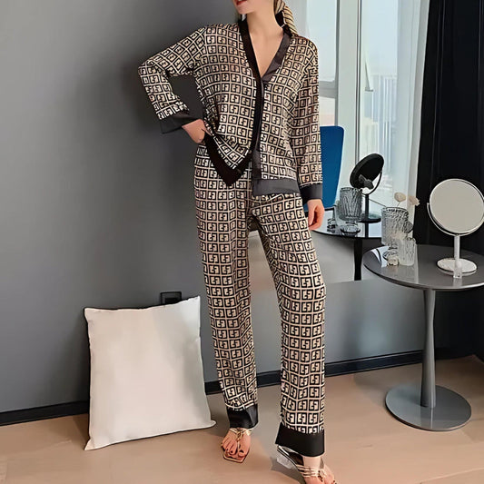 Manon | Loungewear Chic – Geometrisk Design Og Raffineret Stil 