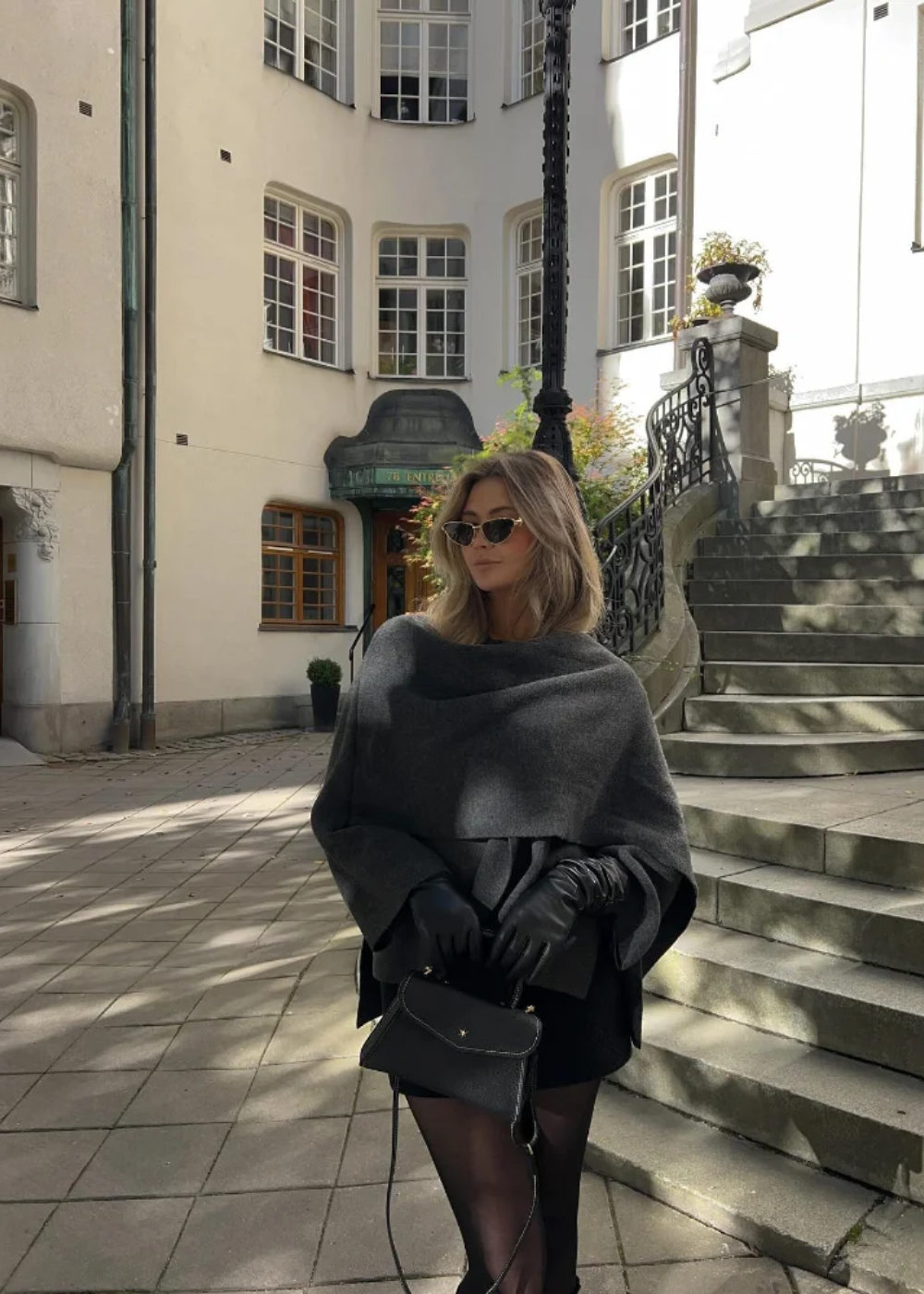 Fernande | Luxe Cape Mantel – Tijdloze En Verfijnde Elegant 