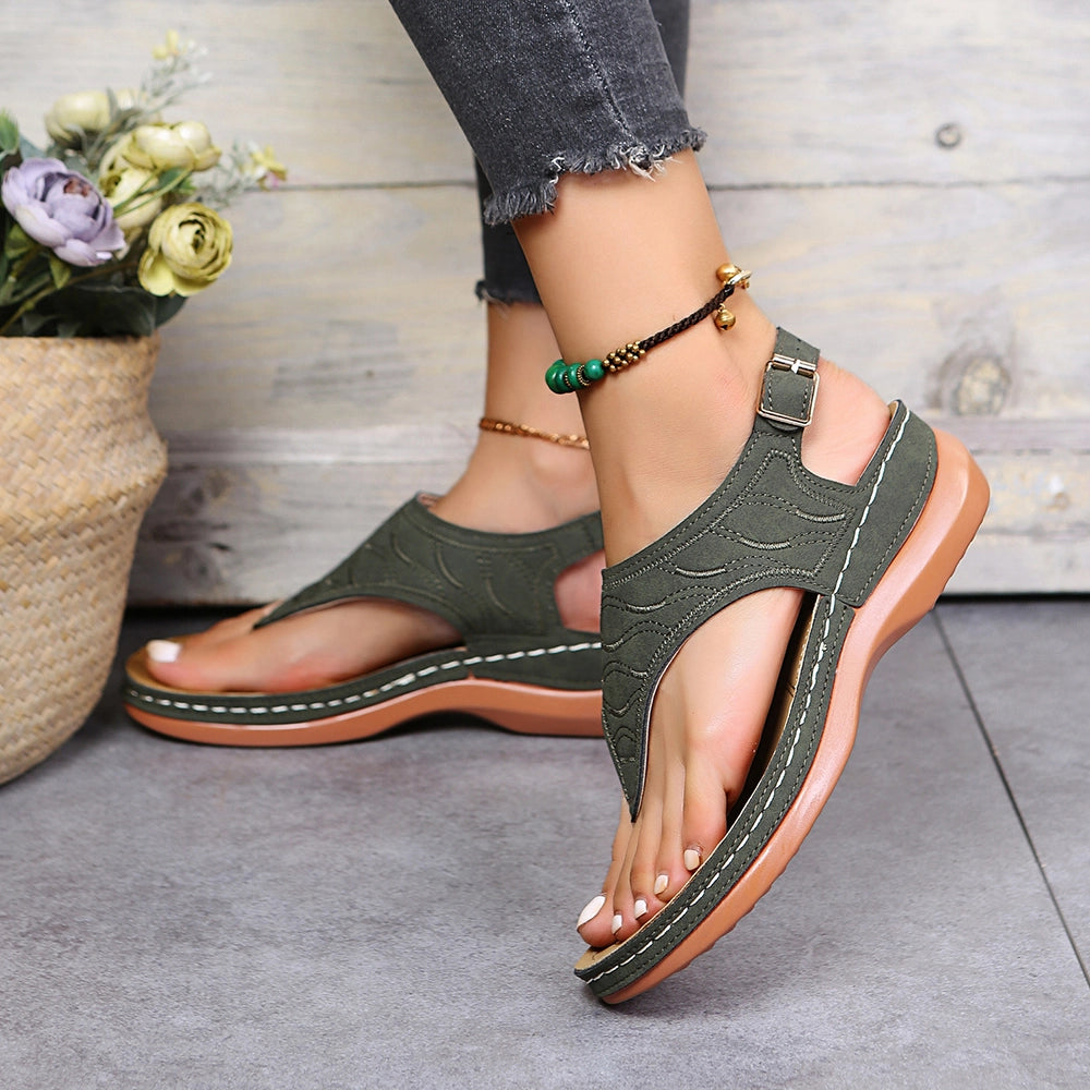 White | Sandals with Adjustable Strap – Simplicity and Everyday Style 