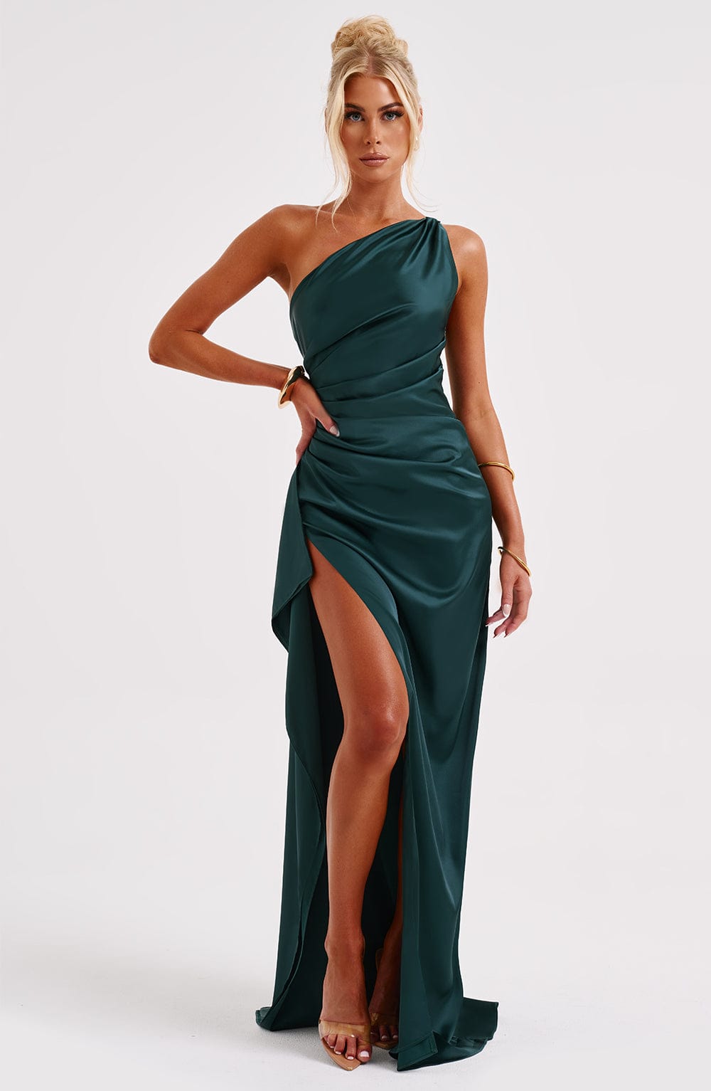 Lucienne | Rochie de seară – Glamour asumat și curbe subliminate 