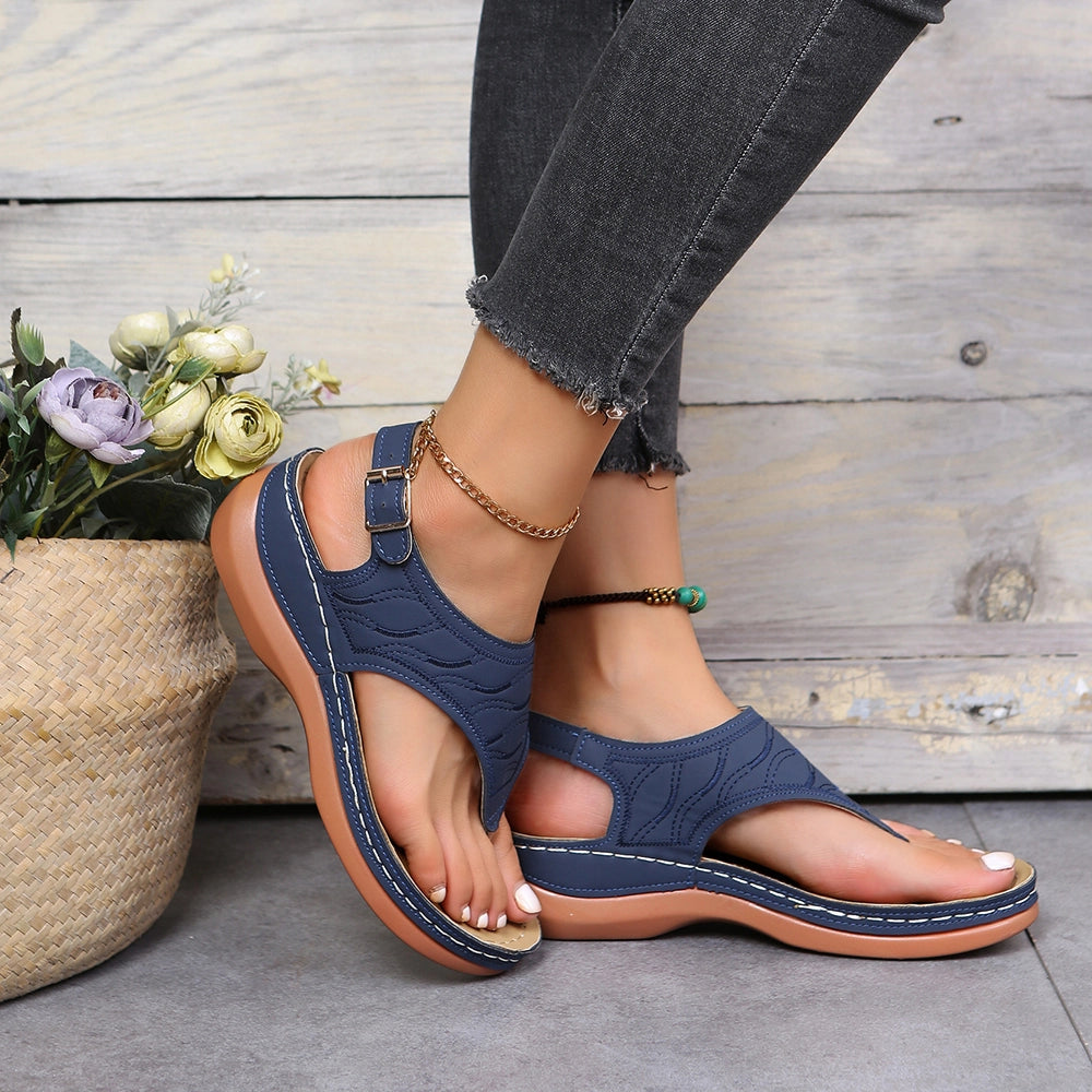 White | Sandals with Adjustable Strap – Simplicity and Everyday Style 
